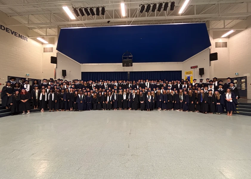 Photo des finissantes et finissants de l'École secondaire catholique Garneau
